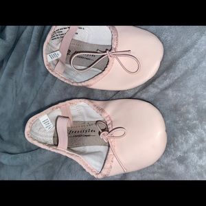GIRLS BALLET SHOES
